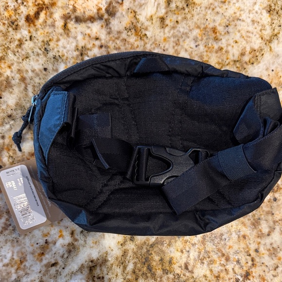 Patagonia Black Hip Pack with Front Zips - Picture 4 of 4